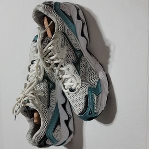 Mizuno Wave Inspire 4 Athletic Activewear Athleisure Casual White Snaekers Sz 8